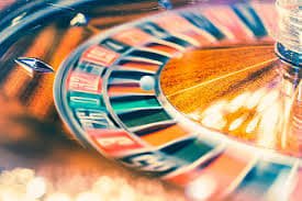 88 slot cc APP Myanmar ကစားသမားများ Android ဖုန်းဖြင့် Slots ကစားနေသောမြင်ကွင်း